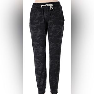 Vuori black camo jogger SMALL 🌟 excellent